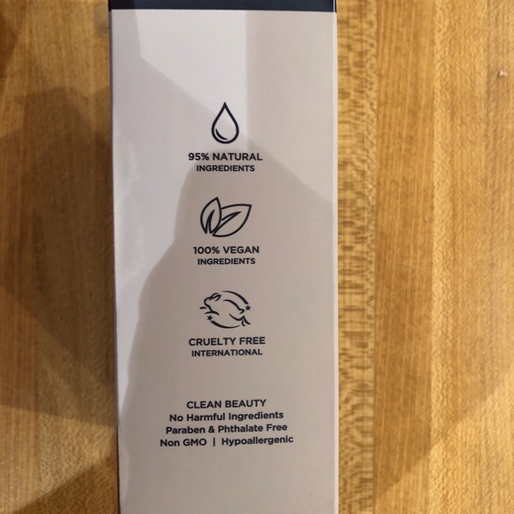 AZURE~~HYALURONIC & RETINOL~~ANTI-AGING FACIAL - Picture 2 of 5